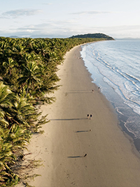 Four Mile Beach, Port Douglas, Queensland © Tourism Australia