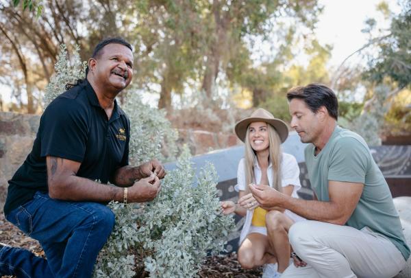 A tour guide from In Culture Tours, leads a group through Kings Park, Western Australia © Tourism Australia