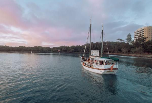 Saltwater Eco Tours vessel sailing at sunset, Saltwater Eco Tours, Mooloolaba, Sunshine Coast, Queensland © Tourism Australia
