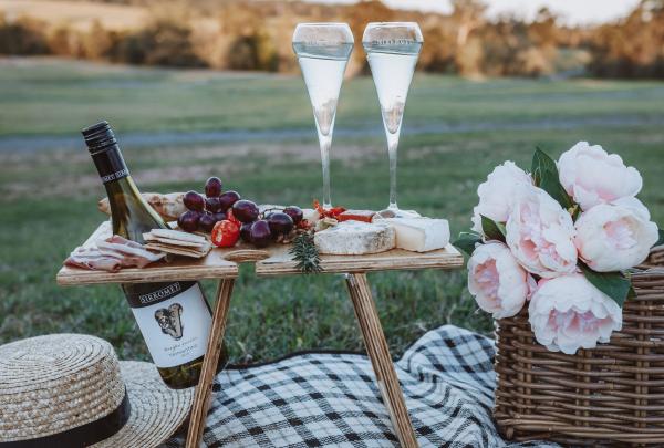A picnic with wine at Sirromet, Mount Cotton, Brisbane, Queensland © Tourism Australia