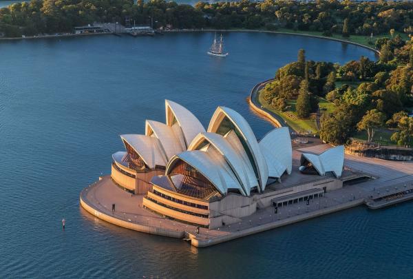 Exterior view of the Sydney Opera House, Sydney, New South Wales © Tourism Australia