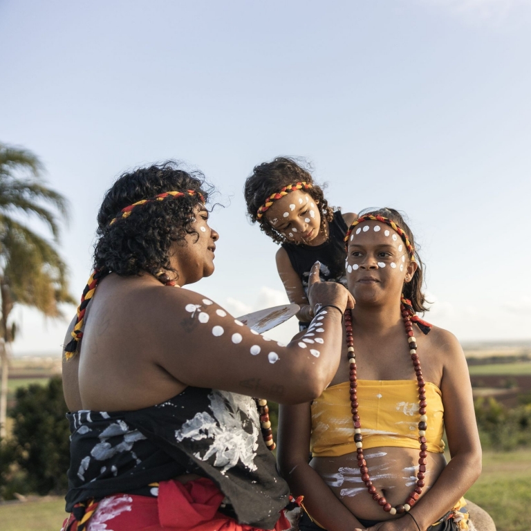 Immersive day tour where guests will taste bush tucker and dress traditionally, Taribelang Bunda Cultural Tours, Bundaberg, Queensland © Tourism Australia