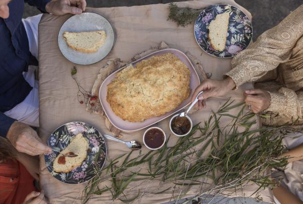 People doing a dining experience, Taribelang Bunda Cultural Tours, Bundaberg, Queensland © Tourism Australia
