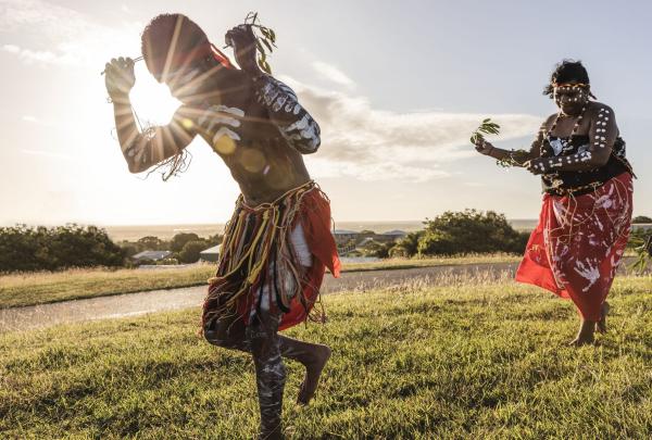 Performers, Taribelang Bunda Cultural Tours, Bundaberg, Queensland © Tourism Australia