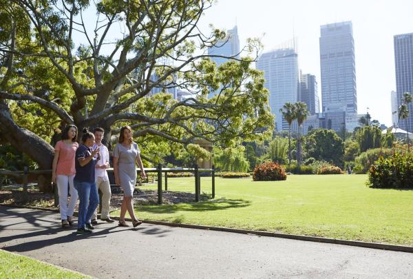 Friends enjoy a tour in the Royal Botanic Gardens, Sydney, New South Wales © Destination NSW