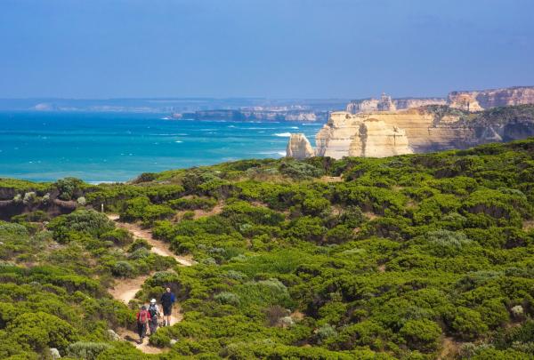 Hikers walking along the cliff on the Twelve Apostles Signature Walk, Australian Walking Company, Great Ocean Road, Victoria © Twelve Apostles Lodge Walk/ Great Walks of Australia
