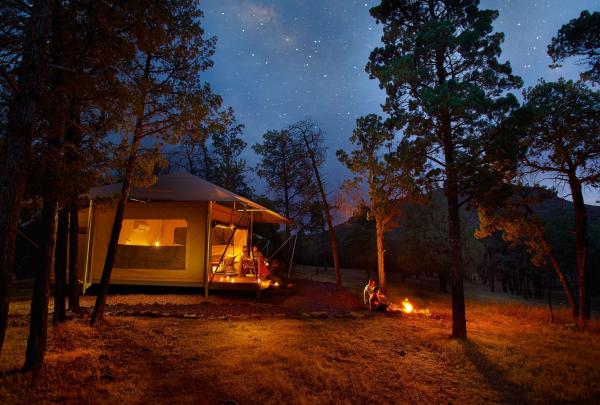 Ikara Safari Camp at Wilpena Pound Resort, Flinders Ranges National Park, South Australia © Tourism Australia